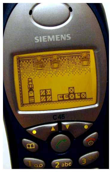 Какая первая игра появилась на телефоне