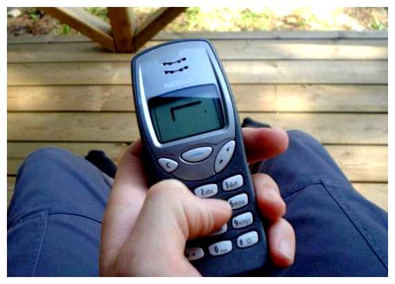 Какая самая первая игра появилась на телефоне